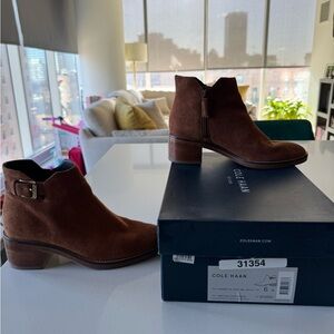 Cole Haan Harrington GRD BLK boot
Color: British Tan Suede